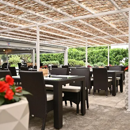 Parc de vacanță Mobile Homes Camping Resort Medveja 3*